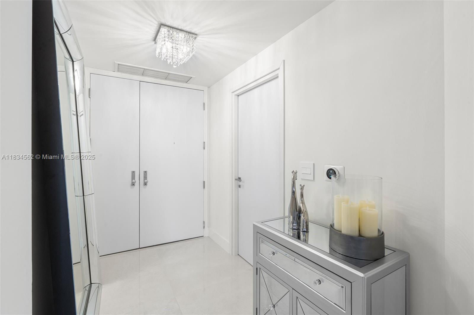 Property Photo: 848 Brickell Key Dr 2705 FL 33131