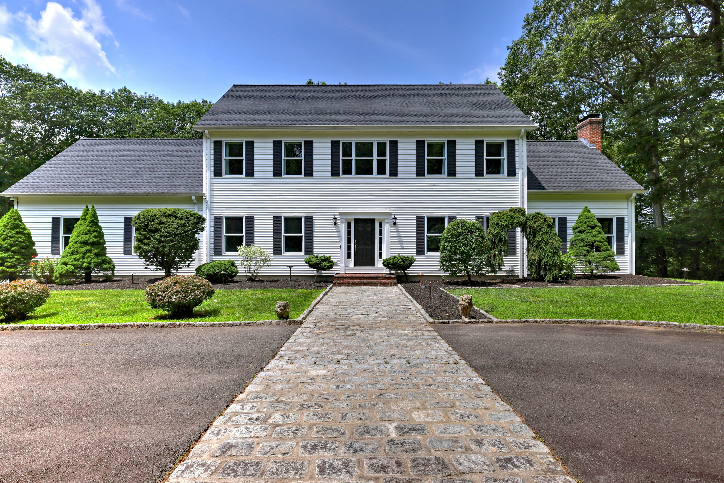 Property Photo:  330 Webb Circle  CT 06468 