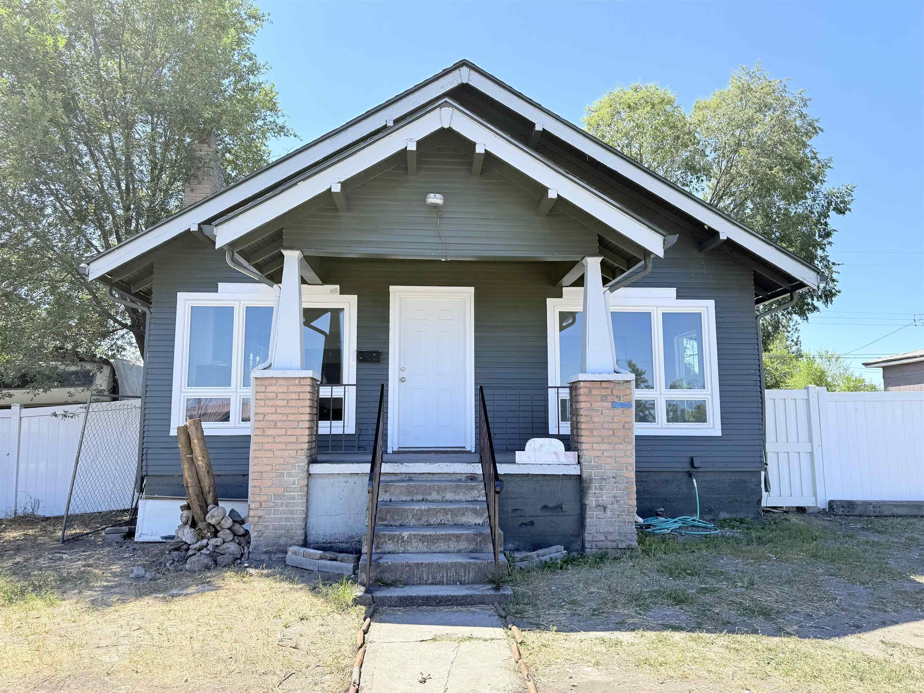 Property Photo: 3012 E Wellesley Ave WA 99217