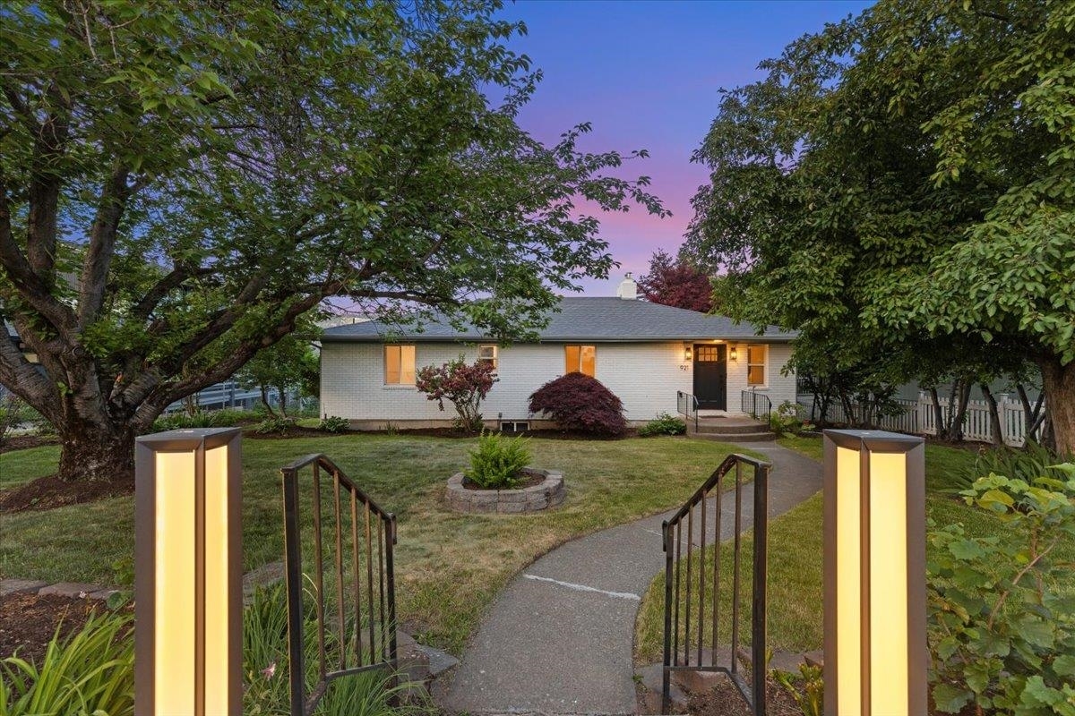Property Photo: 921 S Wright Blvd WA 99019