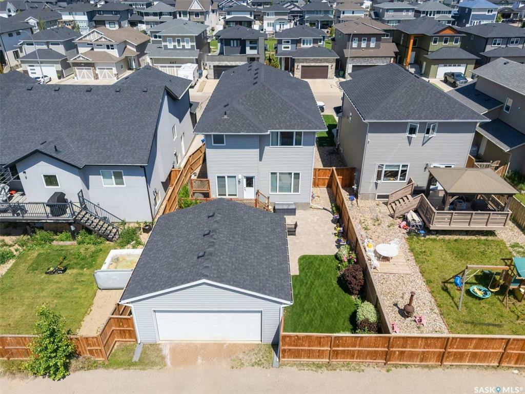 Property Photo: 674 Fast Crescent SK S7W 0X1