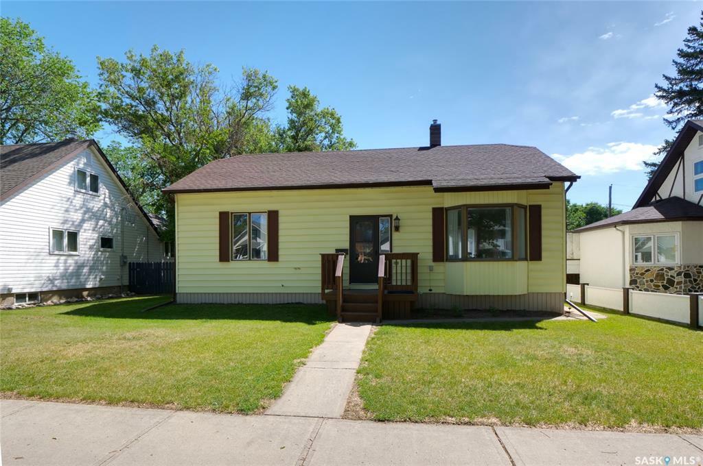 1085 6th Avenue NW  Moose Jaw SK S6H 4A5 photo