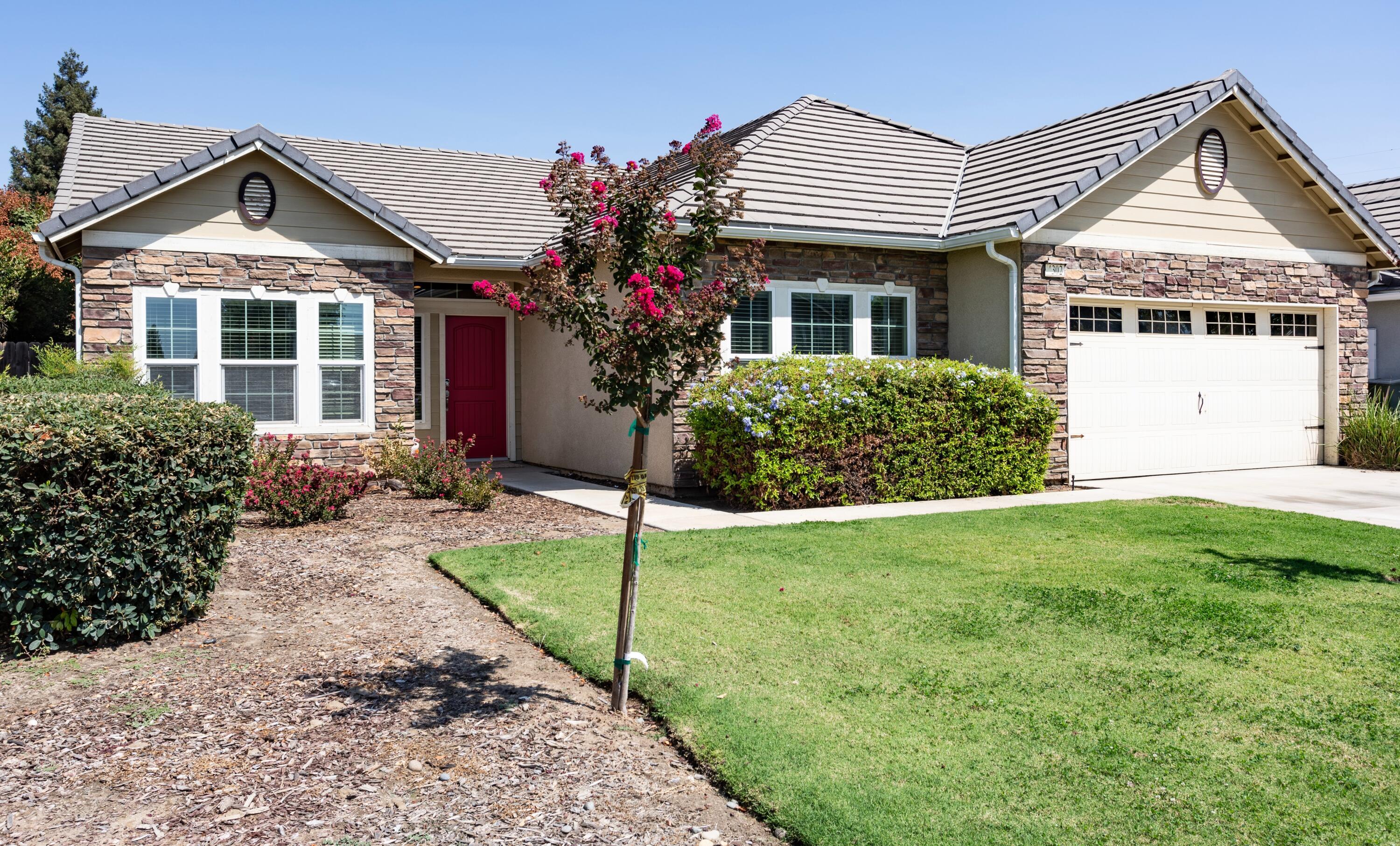 Property Photo: 4302 E Harvard Avenue CA 93292