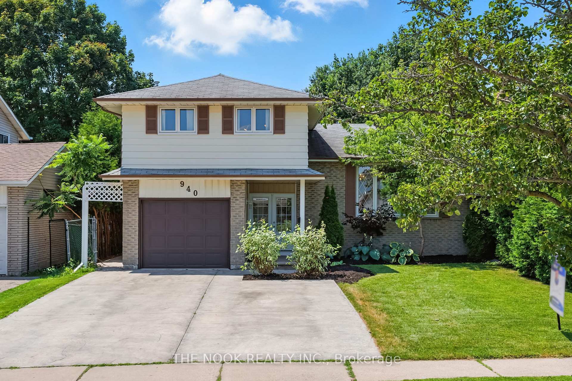 940 Central Park Boulevard N  Oshawa ON L1G 6P2 photo