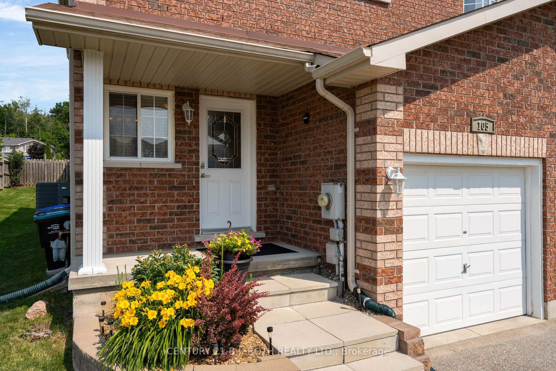 Property Photo: 105 Southwinds Crescent ON L4R 0A1