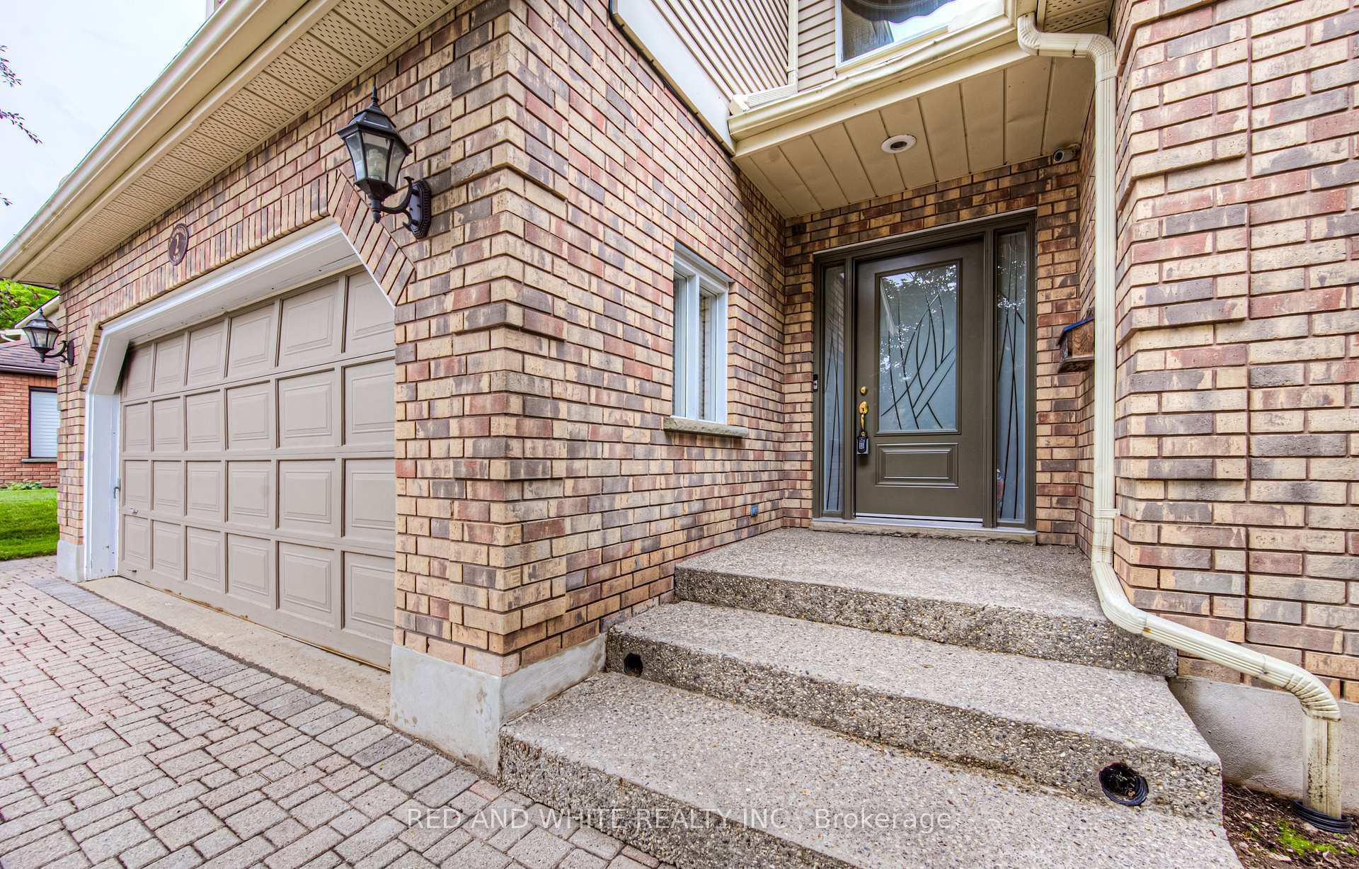 Property Photo: 2 Morningview Place ON N2P 1Z2