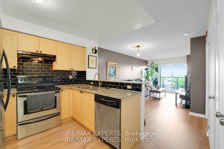 Property Photo: 1050 The Queensway N/A 516 ON M8Z 0A8