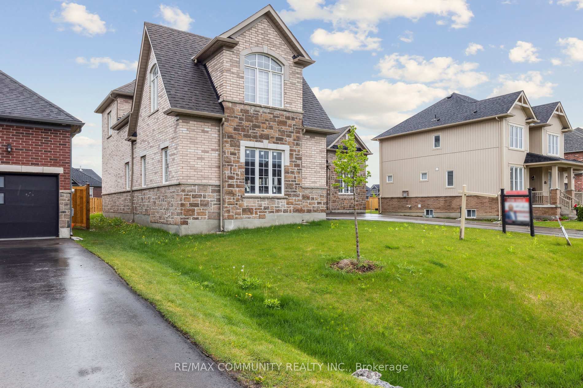 Property Photo:  15 Golden Meadows Drive  ON K9J 0H6 