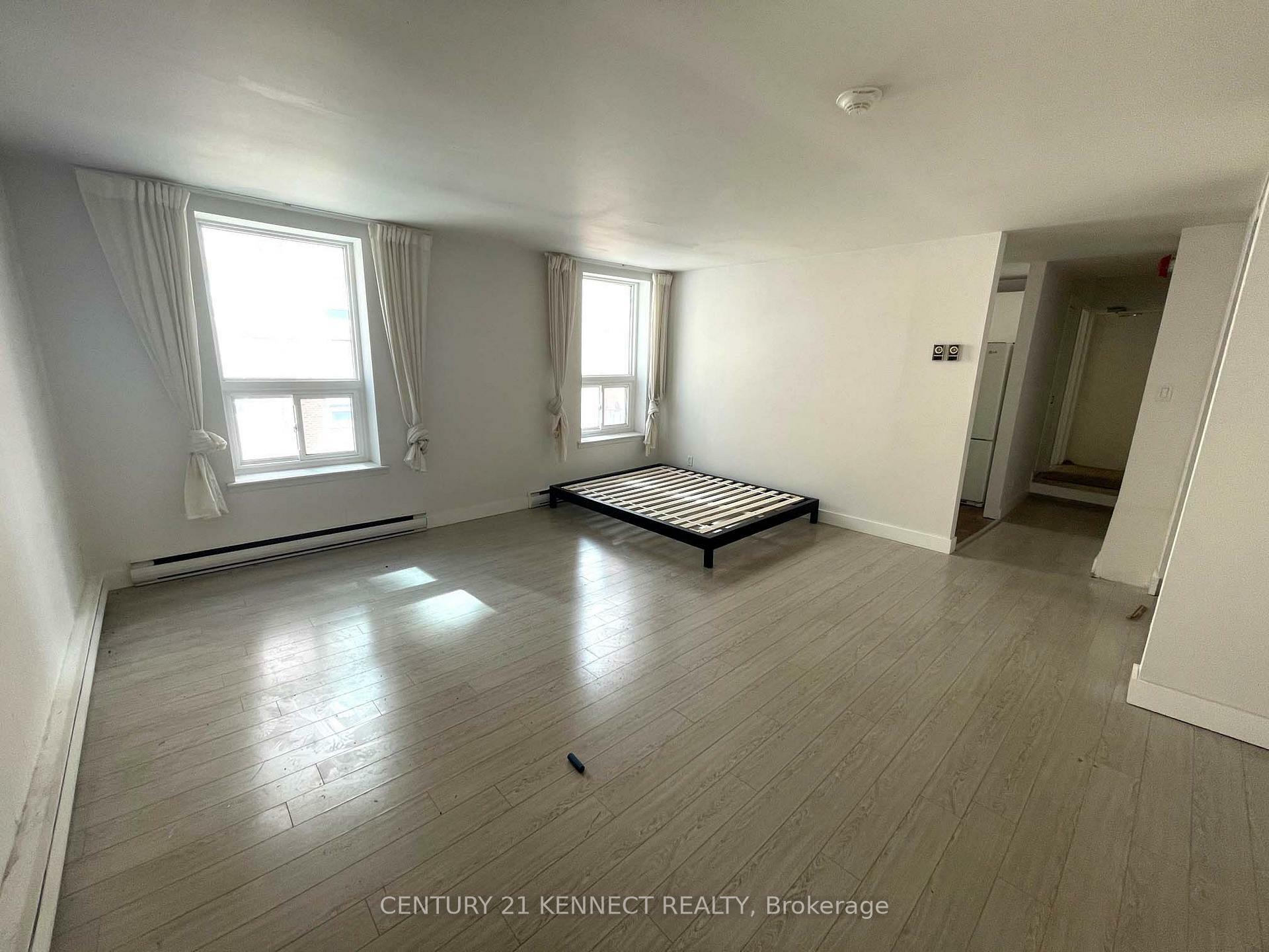 Property Photo: 642 Church Street 3 ON M4Y 2G3