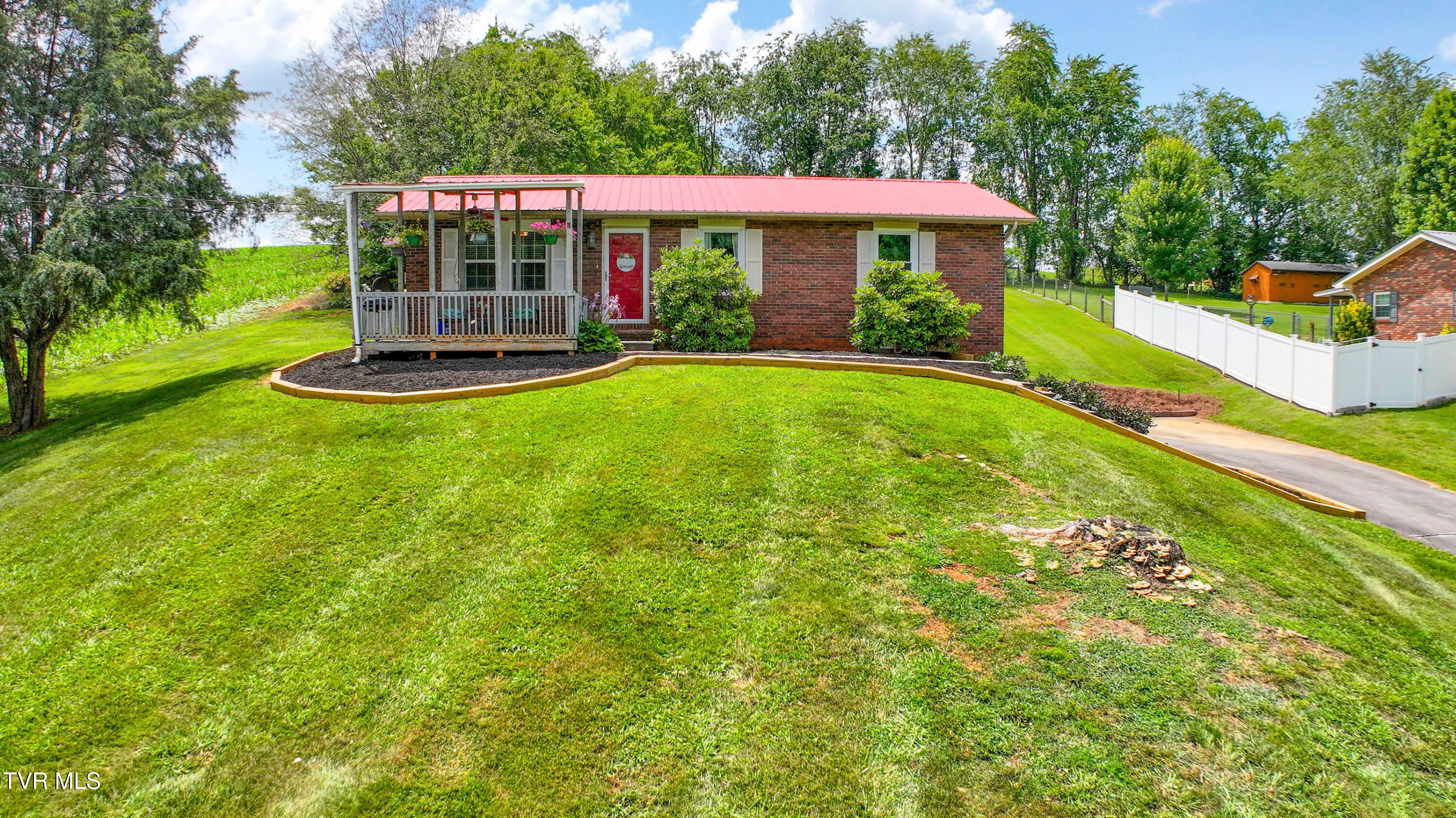 Property Photo: 2074 Old State Route 34 TN 37690