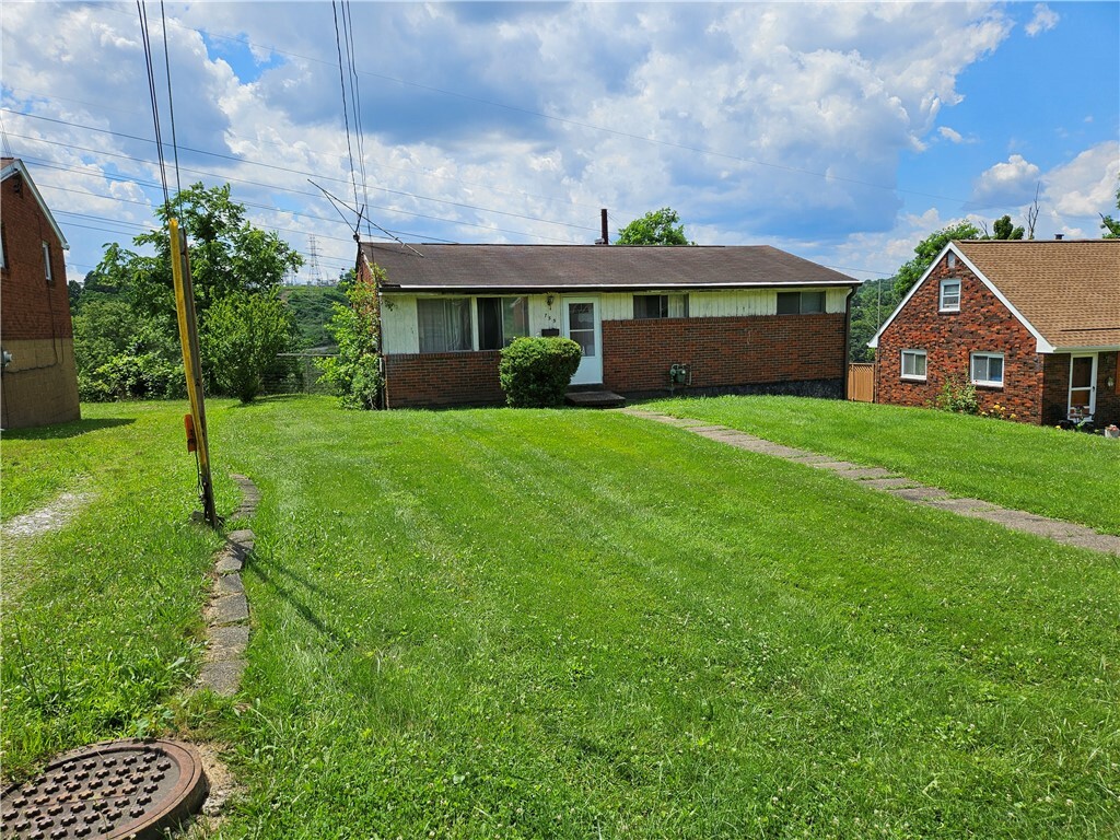 Property Photo: 755 Cottonwood Dr PA 15146