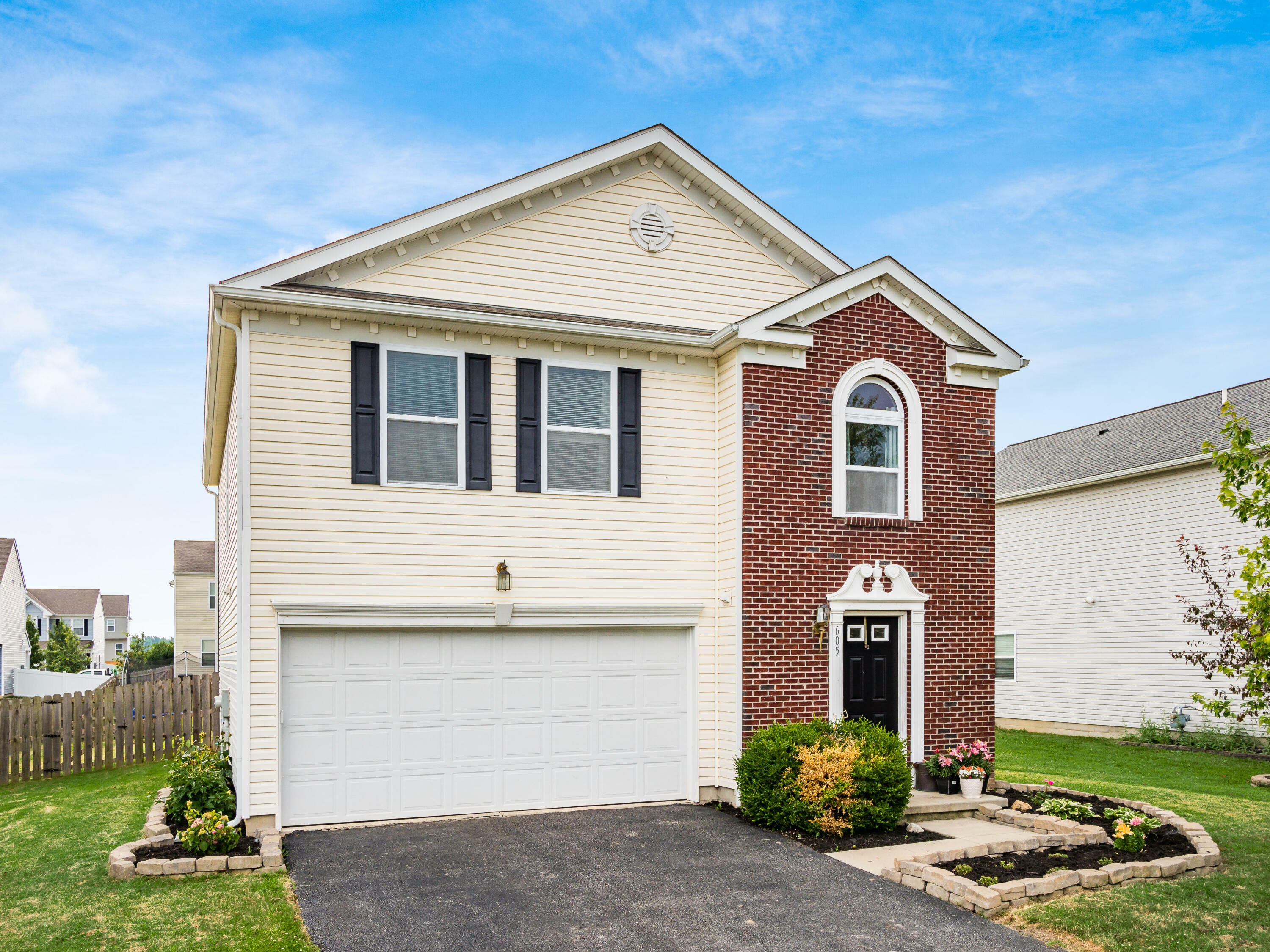 Property Photo: 605 Professional Parkway OH 43040