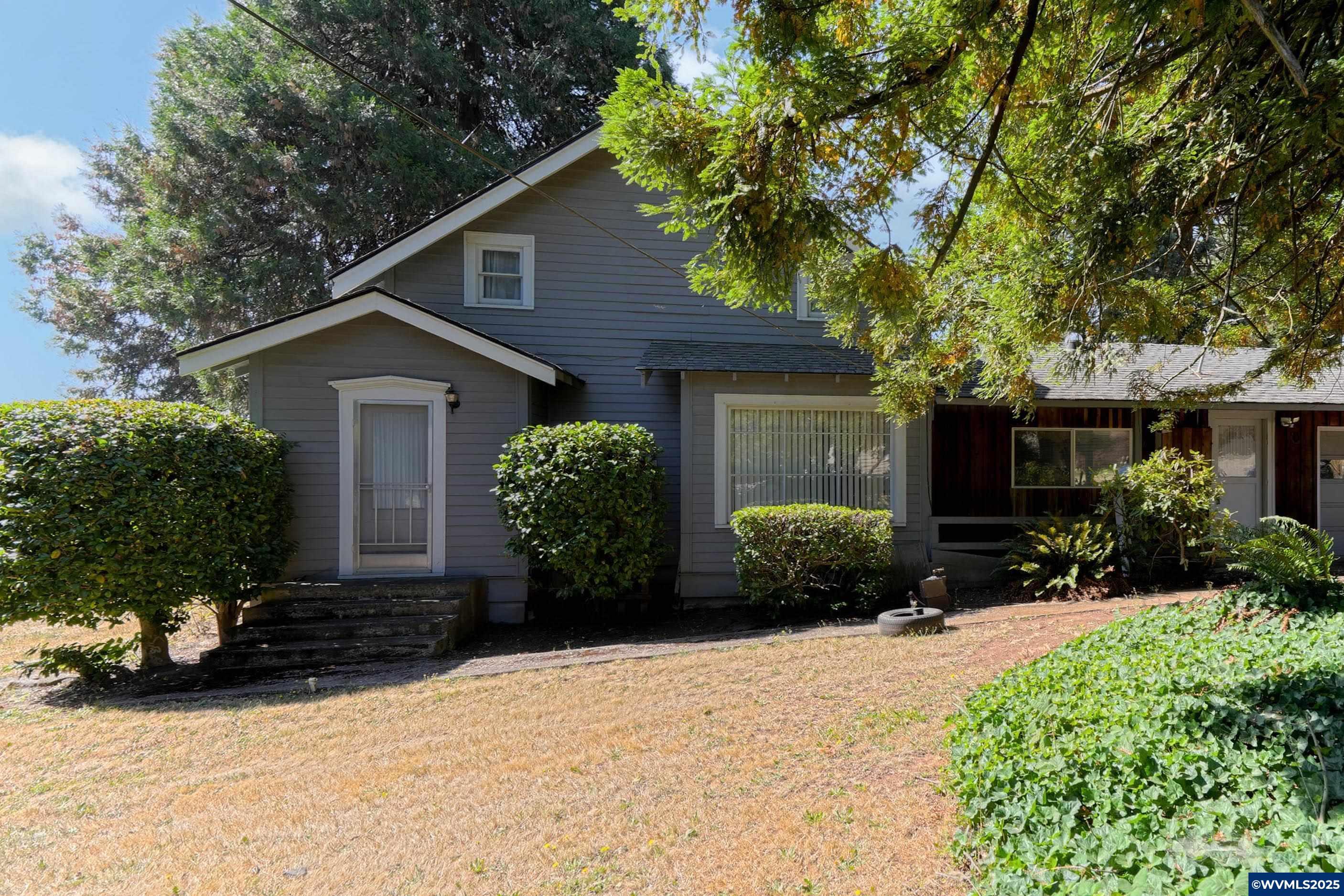 Property Photo: 690 Tulip Av OR 97304