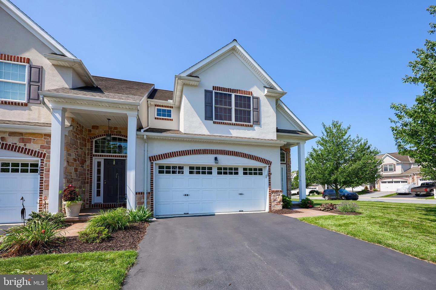 Property Photo: 108 Winterberry Court PA 17543