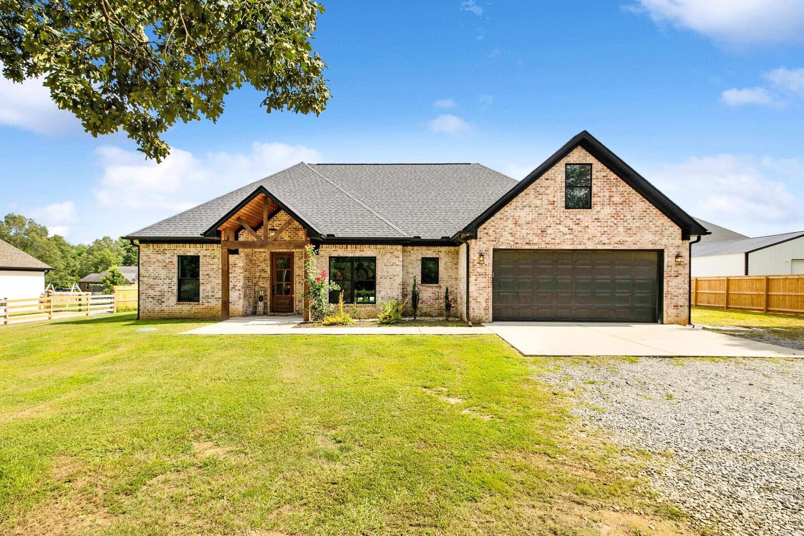 Property Photo:  1813 Avilla Vincintage  AR 72002 