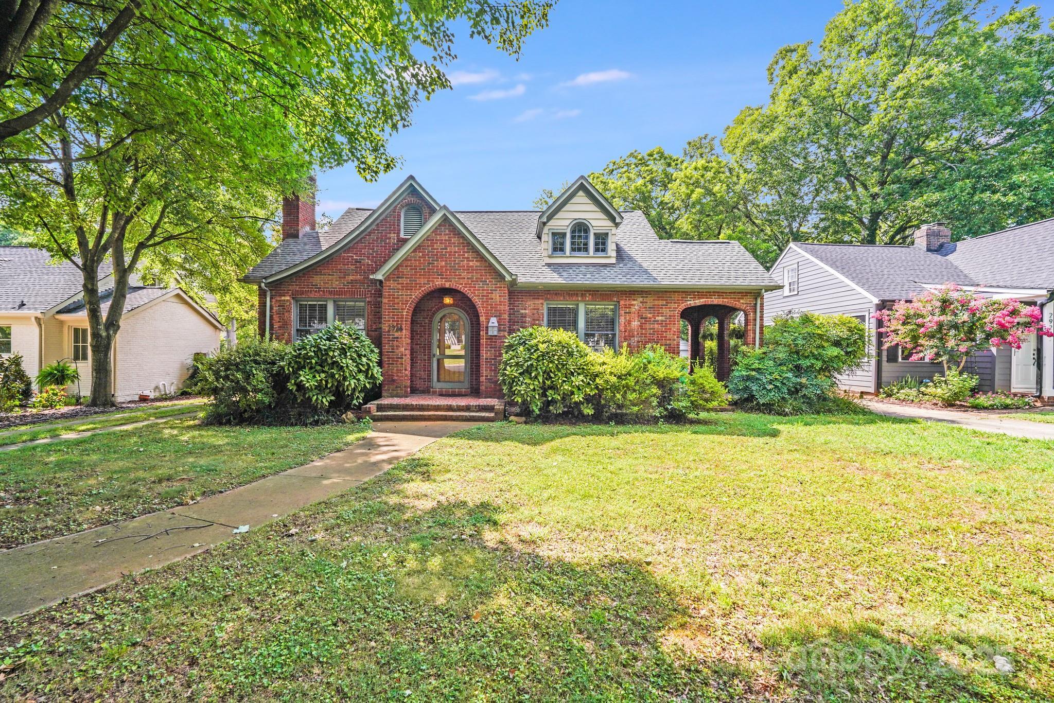 Property Photo:  2928 Park Road  NC 28209 