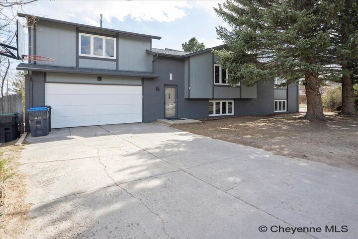 Property Photo: 321 Gardenia Dr WY 82009