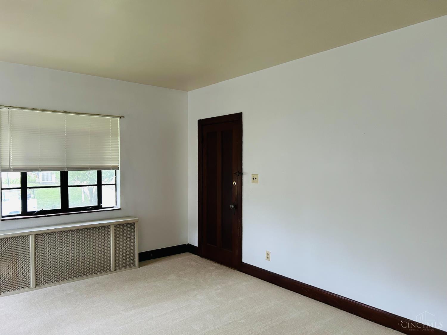 Property Photo: 2530 Hansford Place OH 45214
