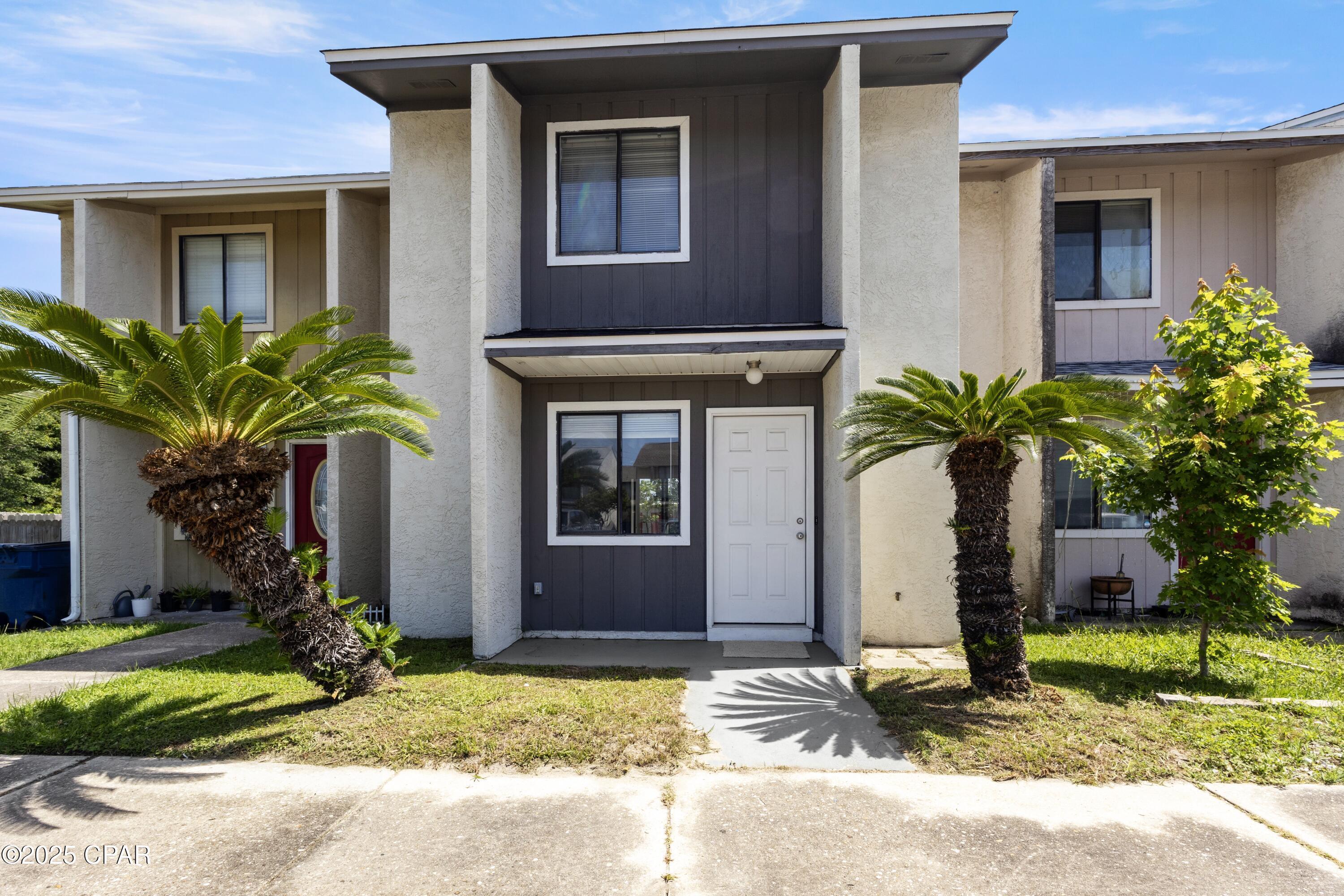 Property Photo: 428 Venetian Way FL 32405