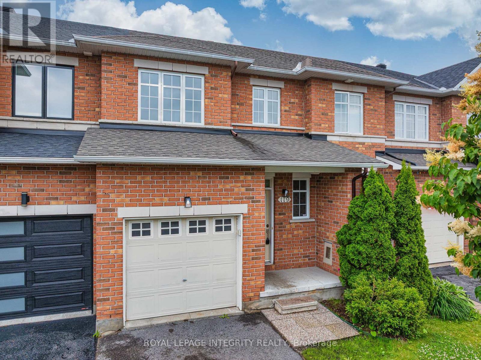 Property Photo: 119 Deercroft Avenue ON K2J 5H7