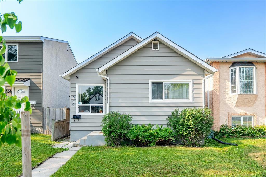 Property Photo: 580 Bannerman Avenue MB R2W 0V9