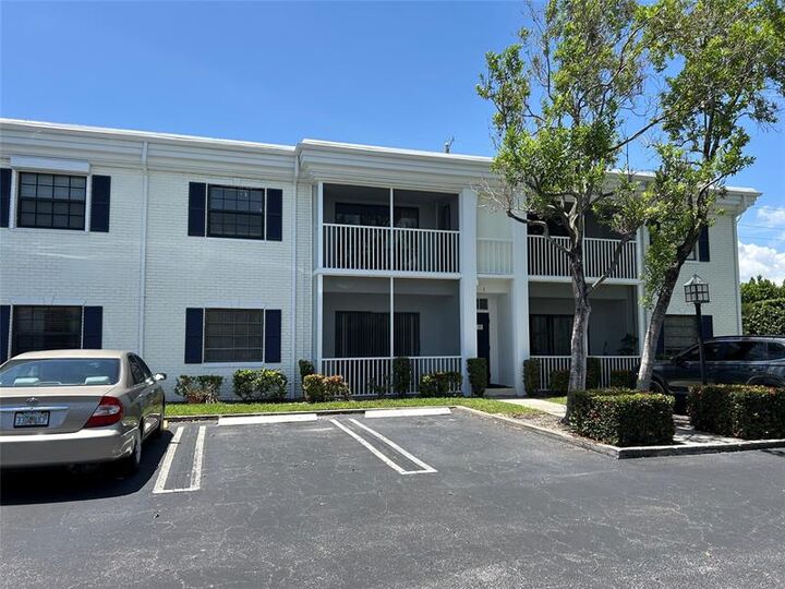 Property Photo:  180 Cypress Club Dr 814  FL 33060 
