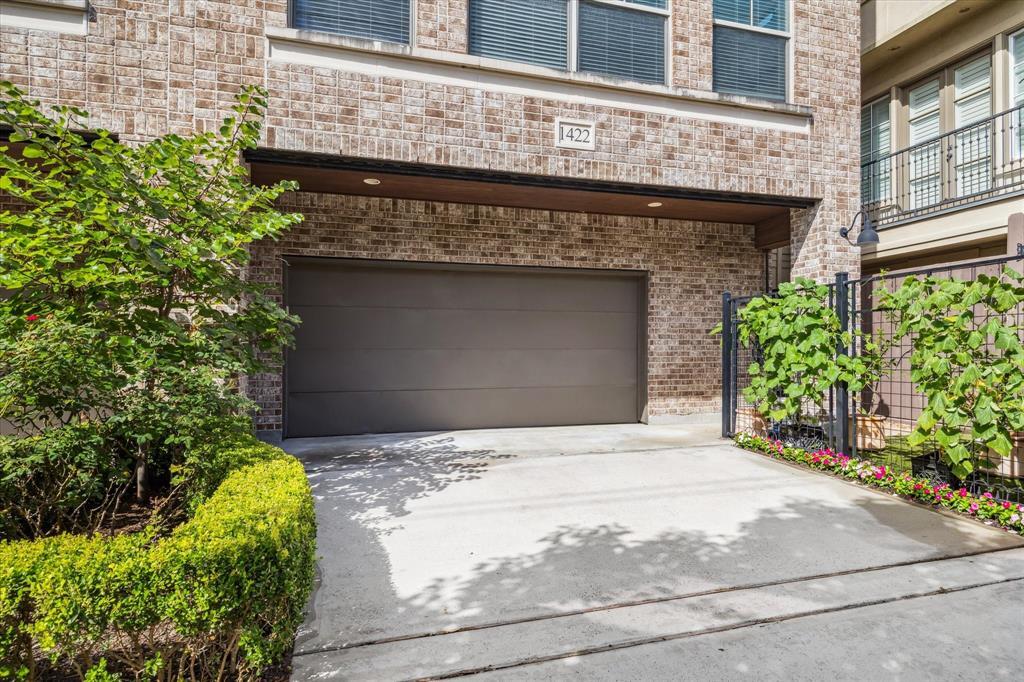Property Photo: 1422 Rosedale Street TX 77004
