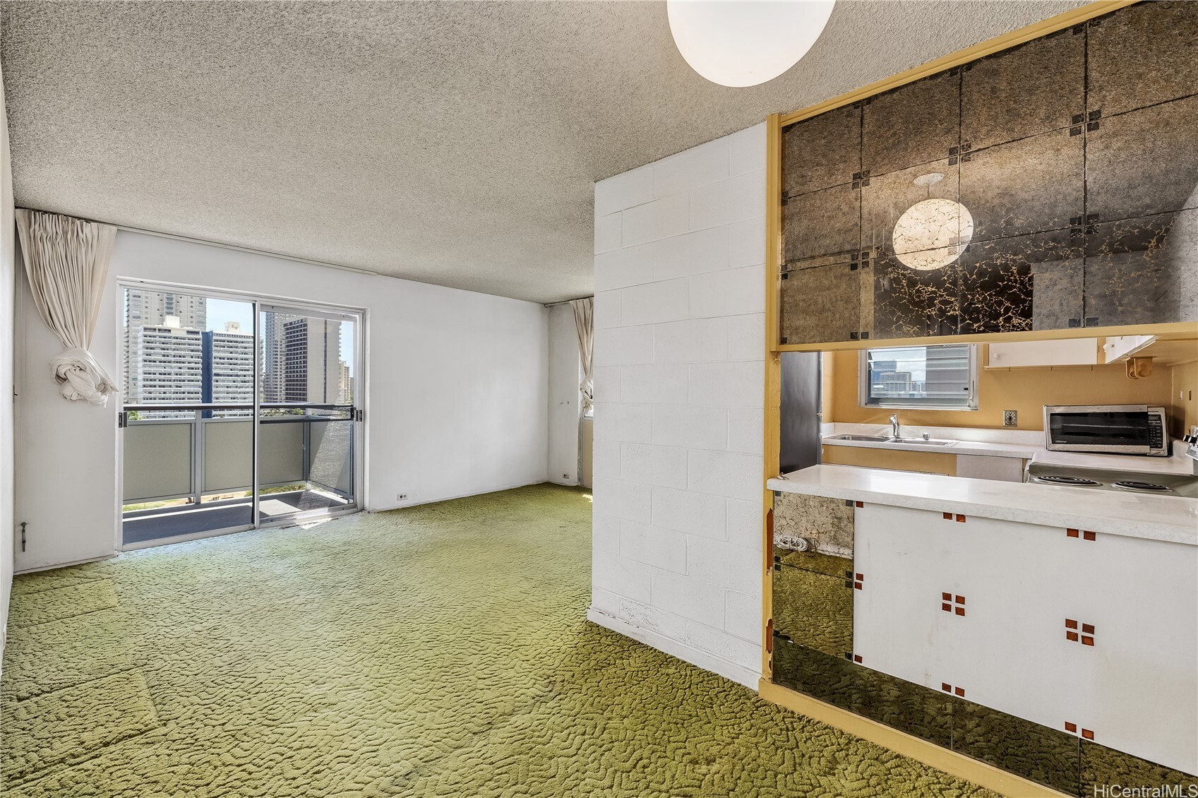 Property Photo: 509 University Avenue 1004 HI 96826