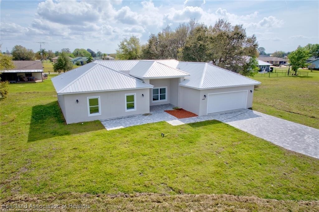 Property Photo: 6909 Salem Court FL 33876