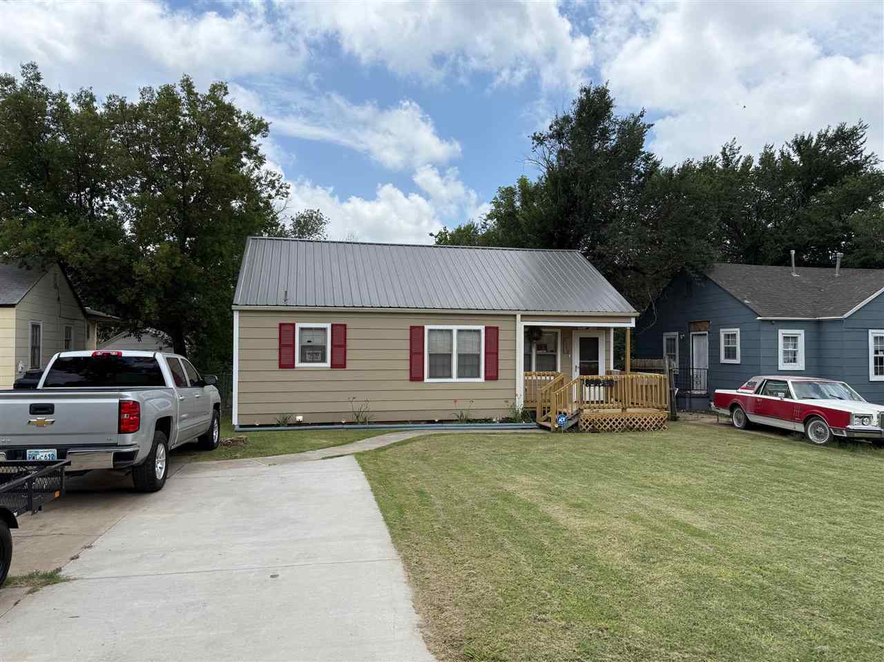 Property Photo: 1712 NW Columbia Ave OK 73507