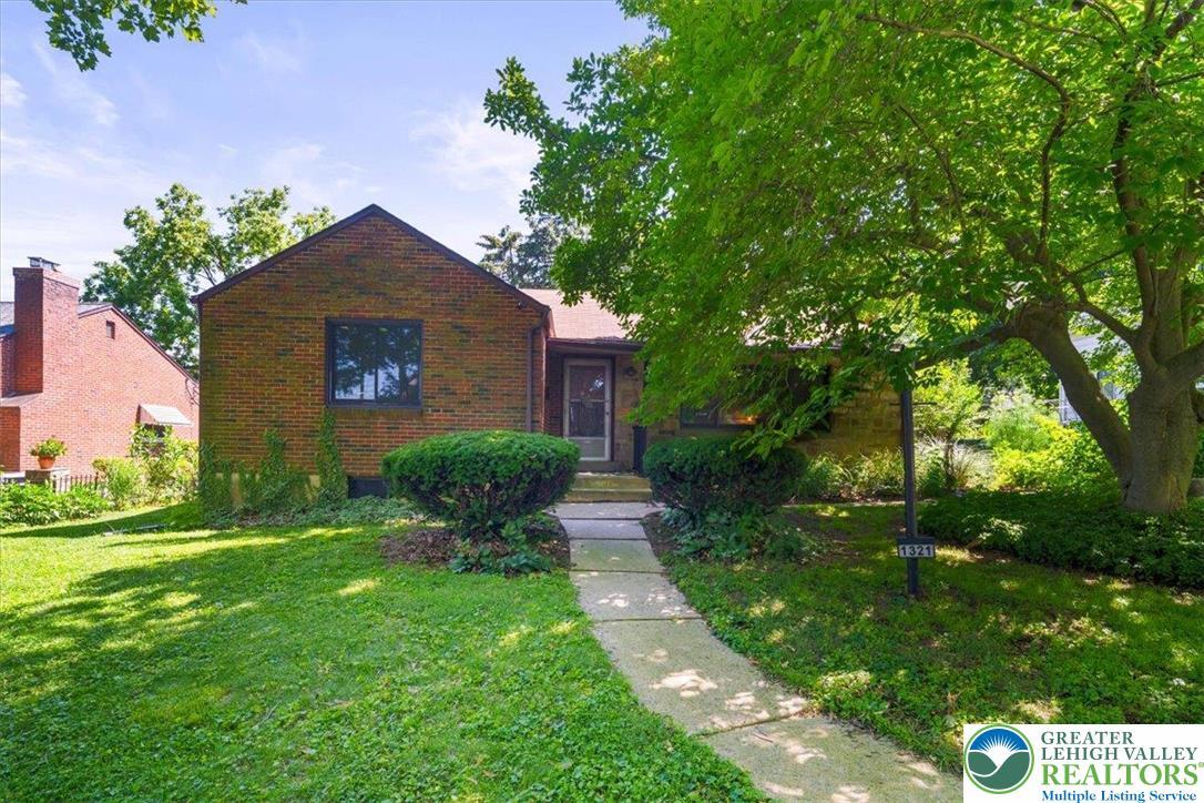 Property Photo: 1321 W Union Boulevard PA 18018