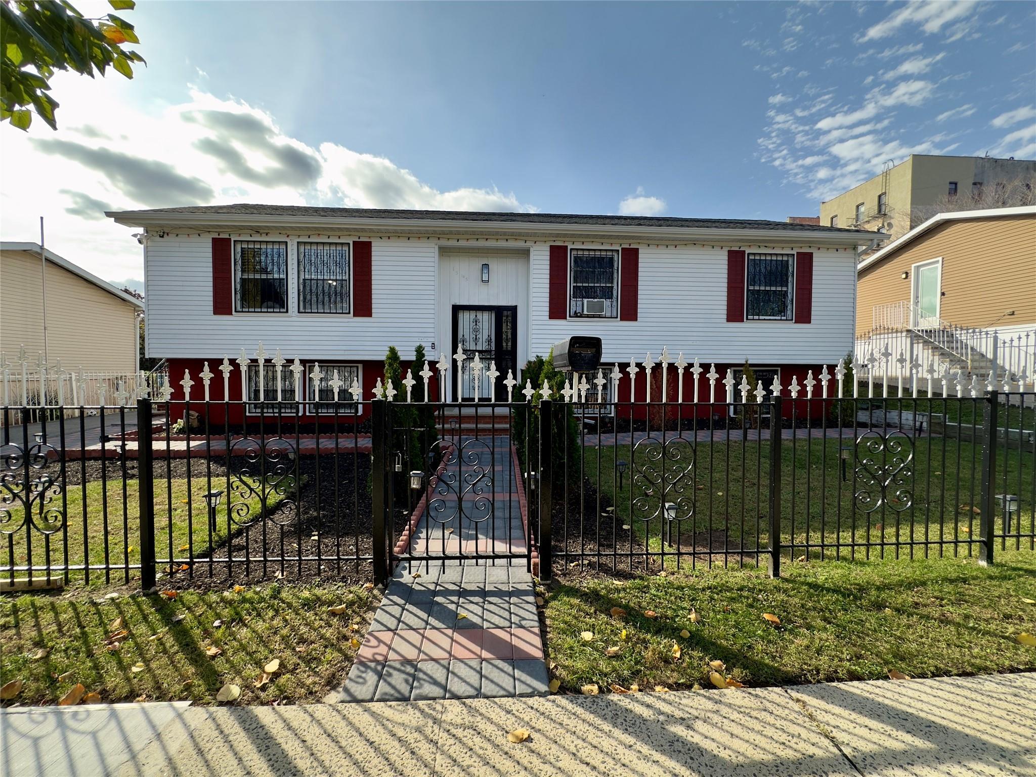 Property Photo: 1565 Charlotte Street NY 10460