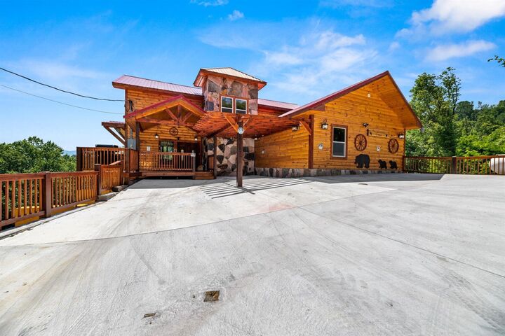 Property Photo:  720 Pinecrest Drive  TN 37738 
