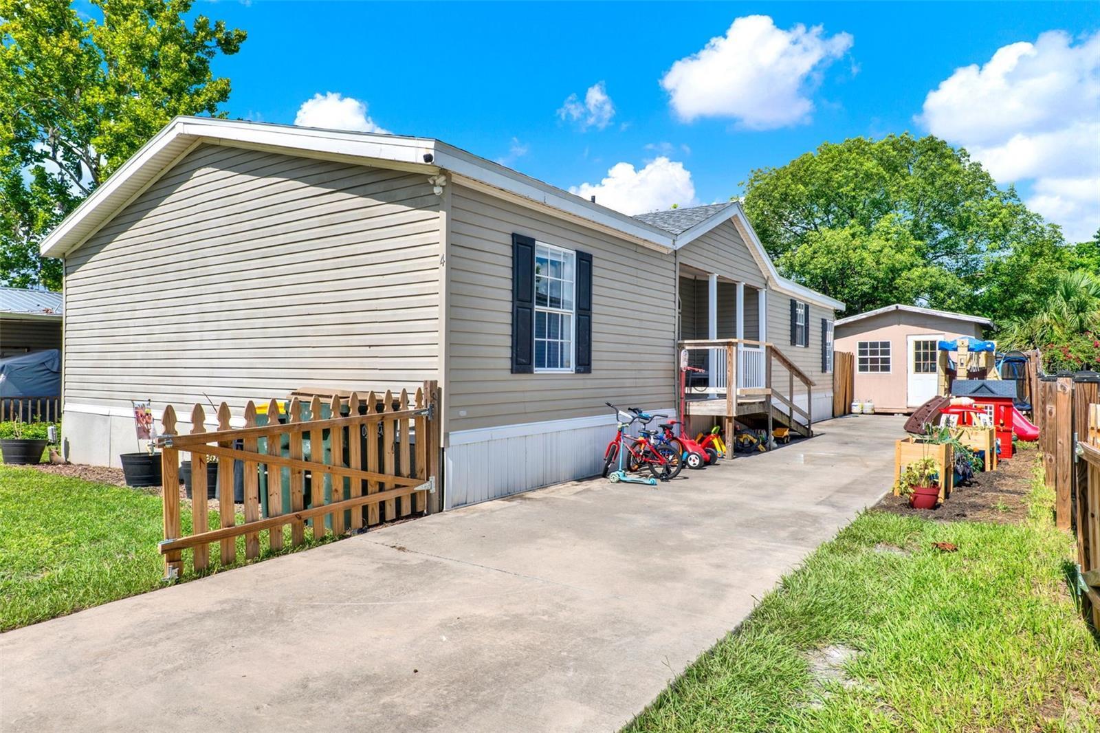 Property Photo: 4 Cayman Circle FL 32784
