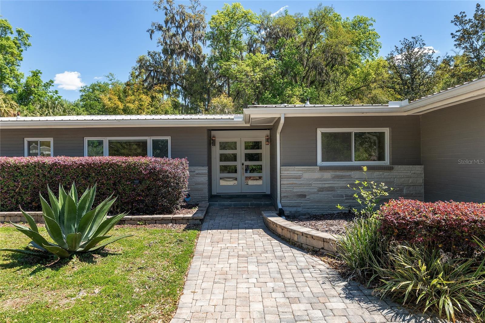 Property Photo: 601 NW 23rd Street FL 32607