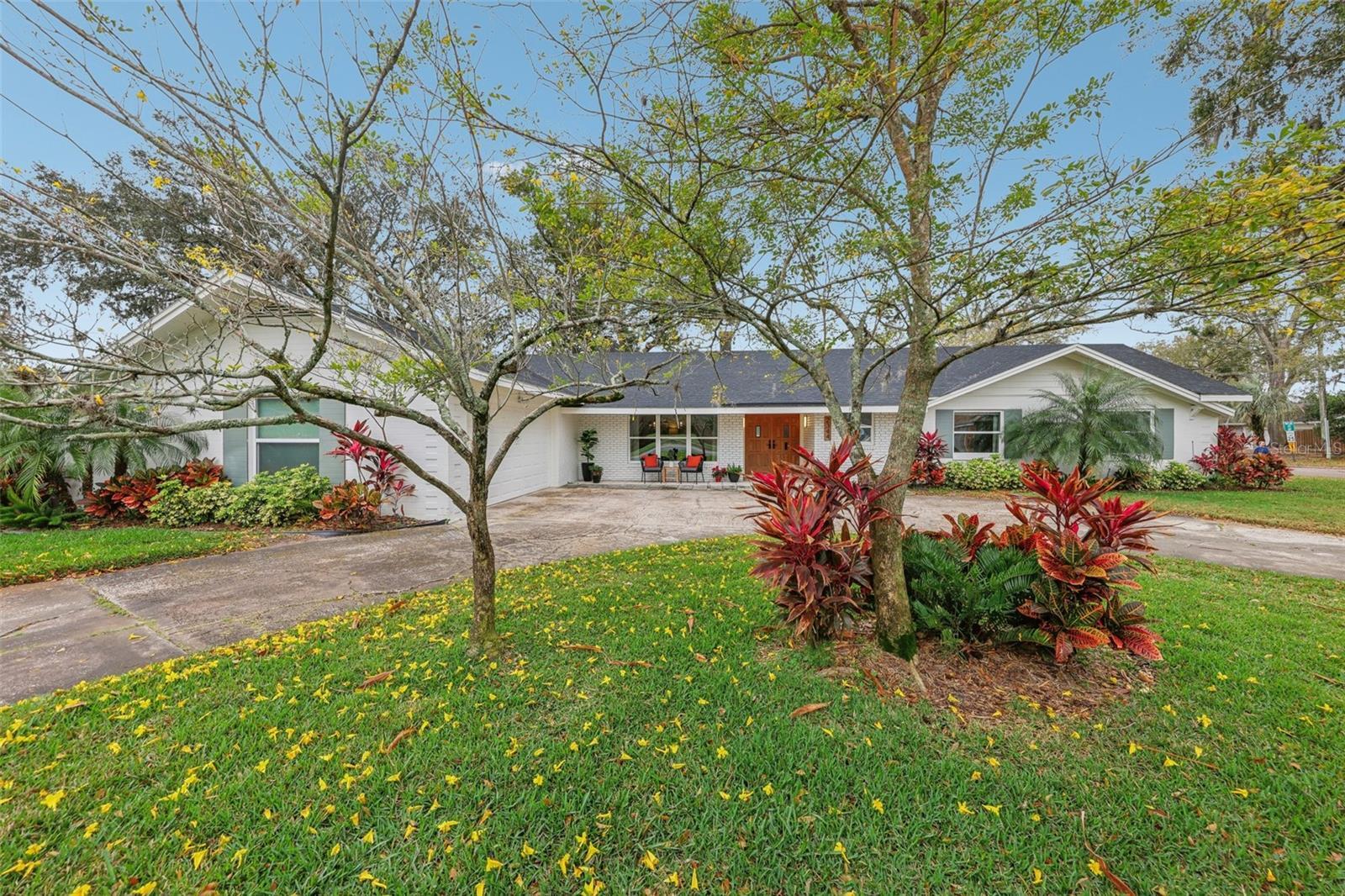 Property Photo: 2344 Derbyshire Road FL 32751