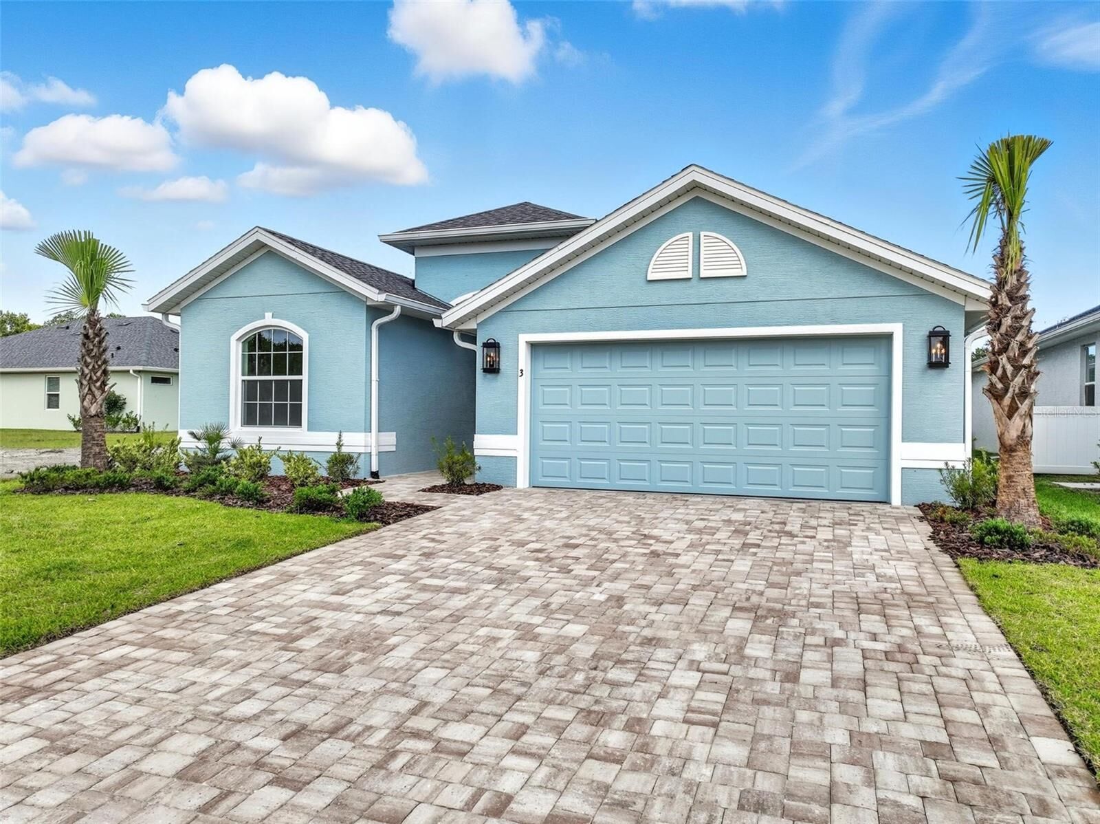 Property Photo: 3 Lakeland Way FL 32137