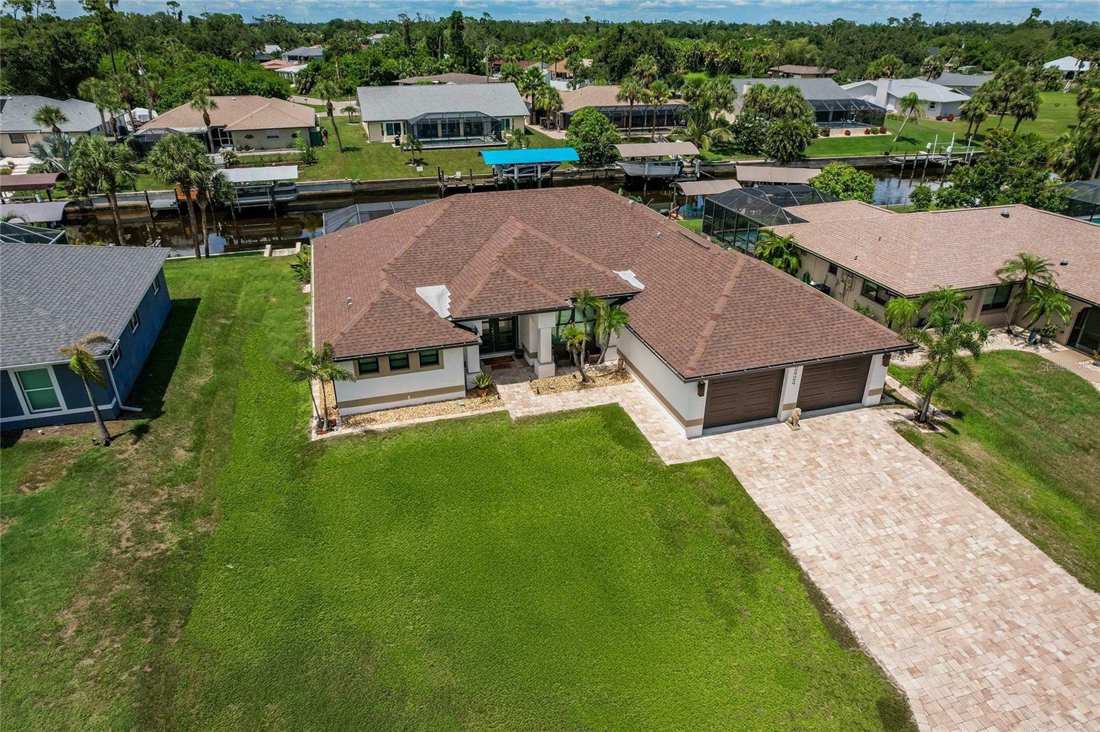 Property Photo:  