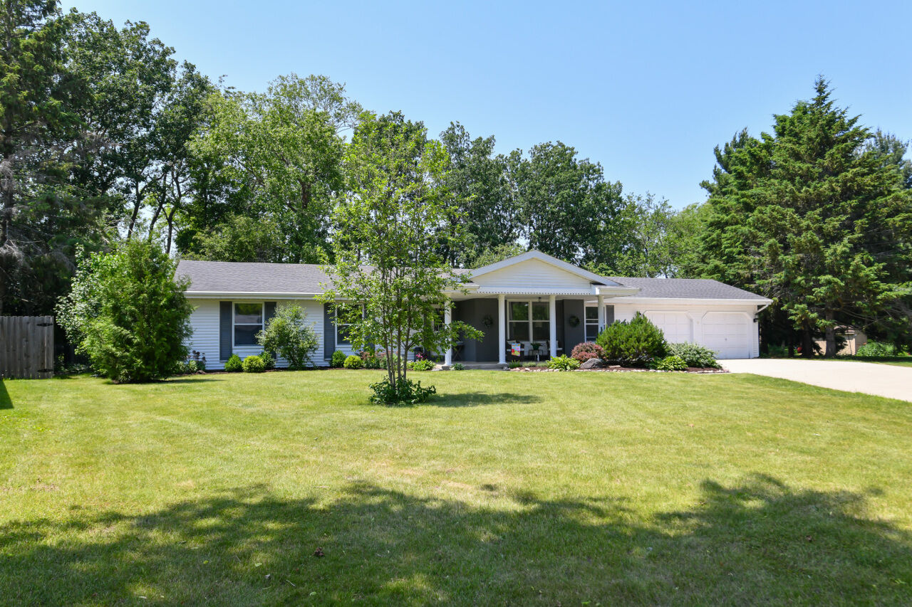 Property Photo:  502 Pine St  WI 53115 