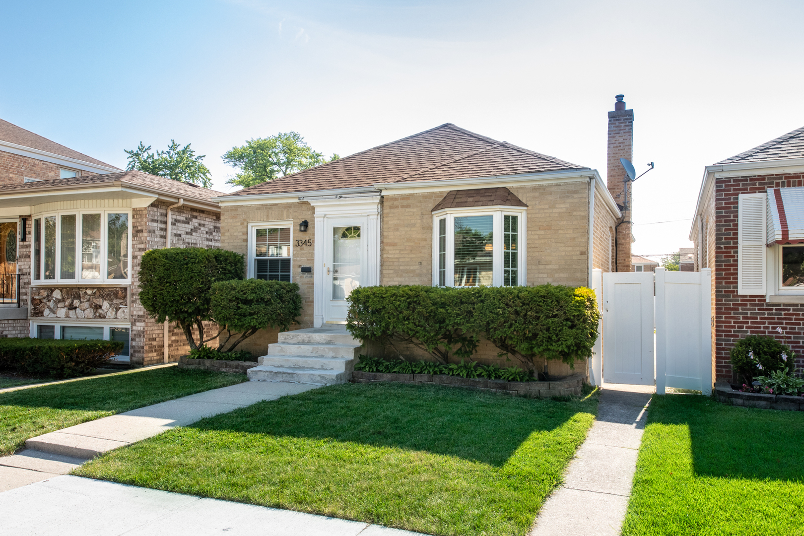 Property Photo: 3345 N Page Avenue IL 60634