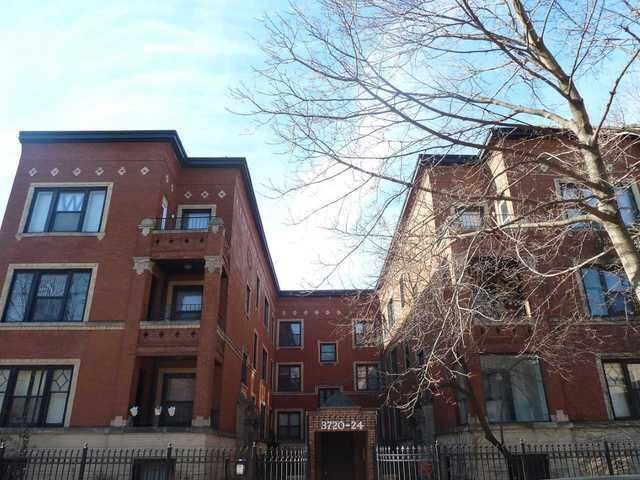 Property Photo: 3722 N Sheffield Avenue 3N IL 60613
