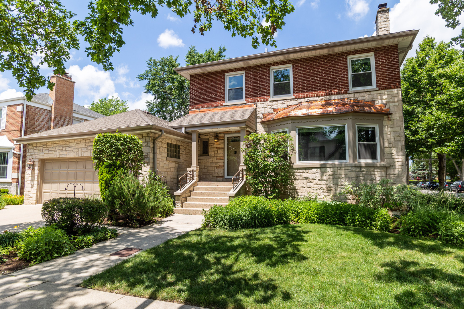 Property Photo: 2900 W Birchwood Avenue IL 60645