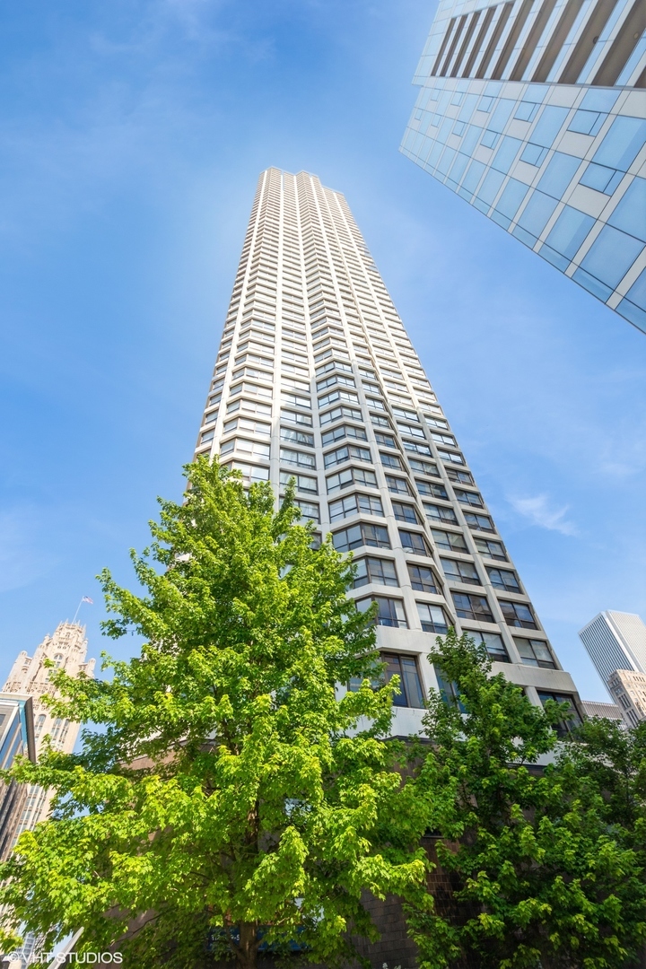 Property Photo: 405 N Wabash Avenue 1901 IL 60611