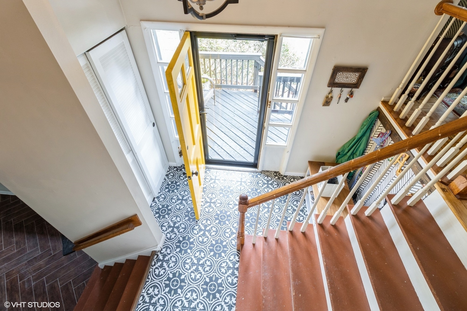 Property Photo:  618 W Burr Oak Drive  IL 60004 