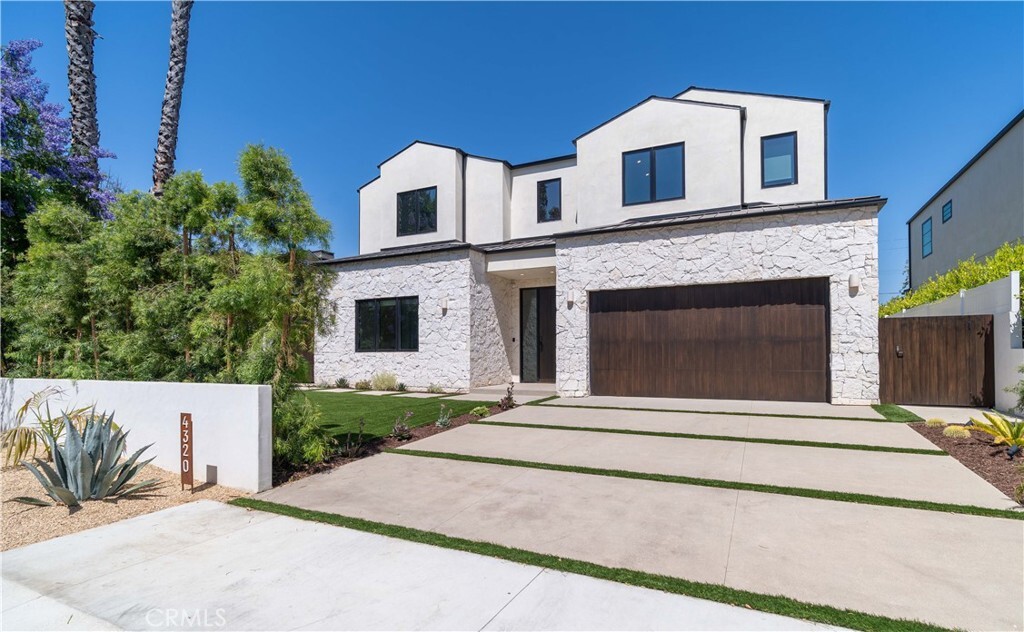 Property Photo: 4320 Teesdale Avenue CA 91604