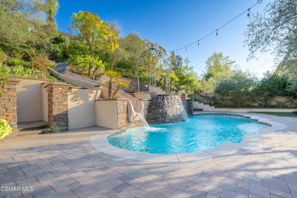 Property Photo:  483 Via Merla  CA 91320 