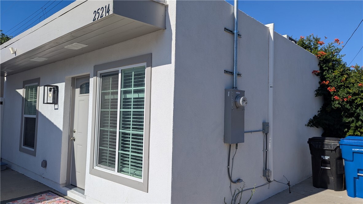 Property Photo: 25214 Oak St CA 90717