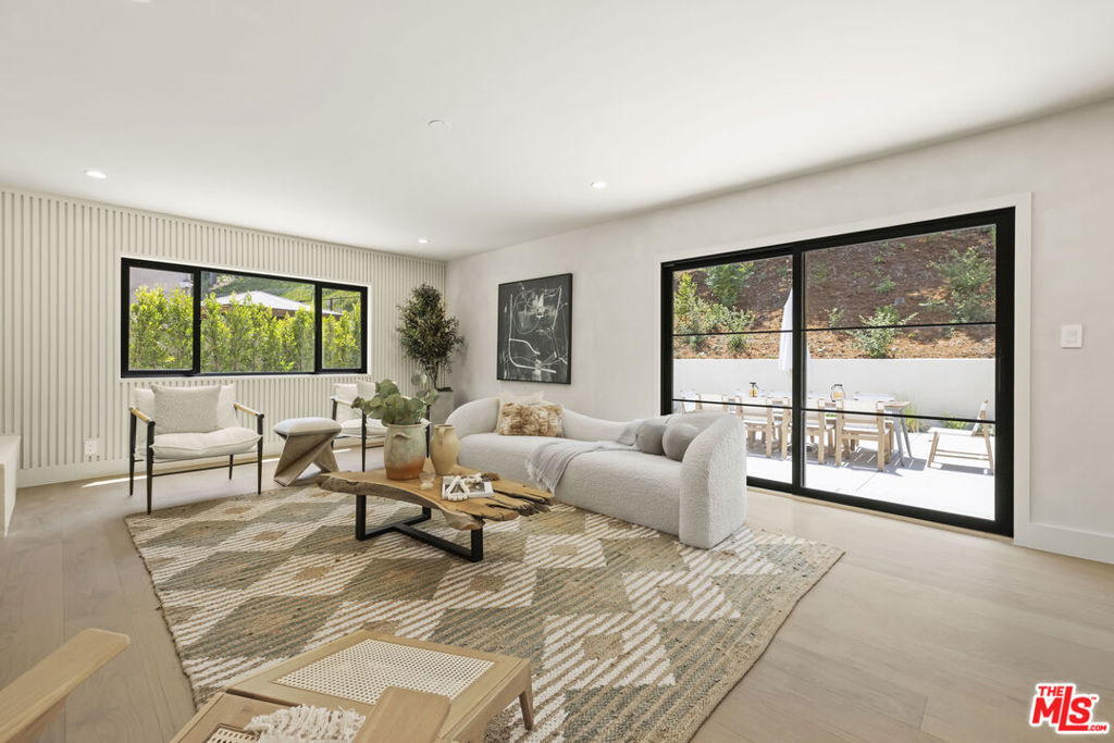 Property Photo:  11268 Dona Lola Drive  CA 91604 