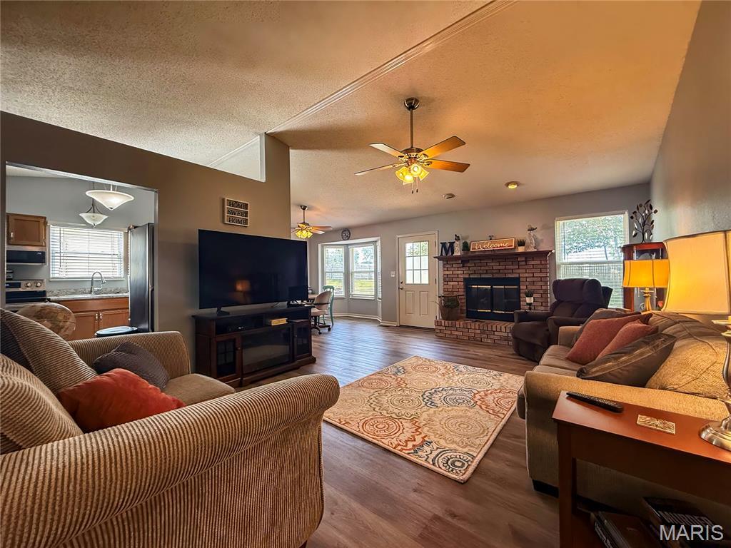 Property Photo: 607 Apple Glen Ct Court MO 63010