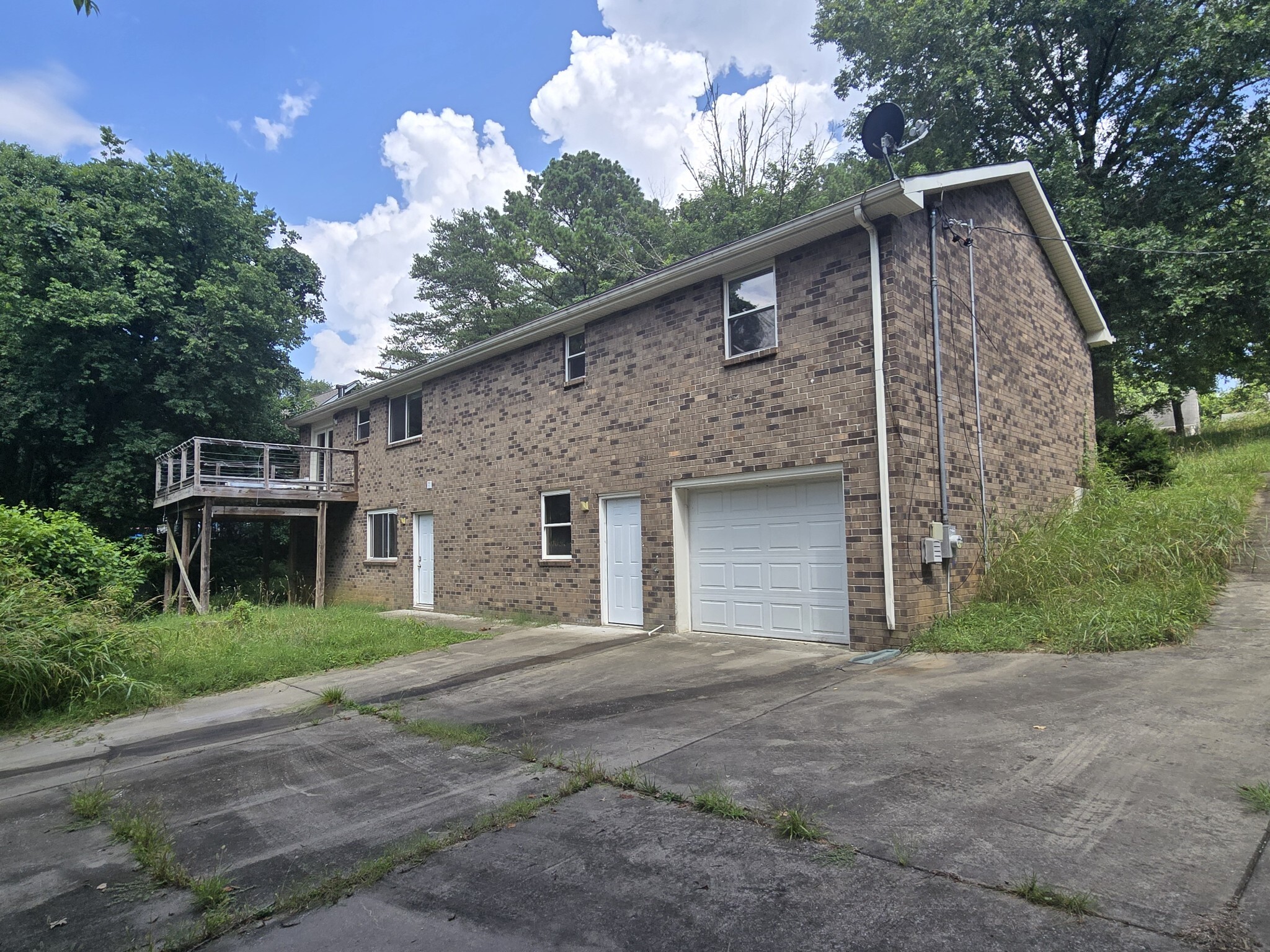 Property Photo: 213 April Dr TN 37138
